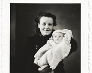 Adrie (Dien) en Corrie april 1948